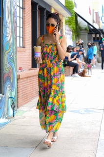 Eiza González feet photo thumbnail