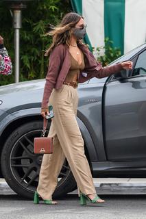 Eiza González feet photo thumbnail