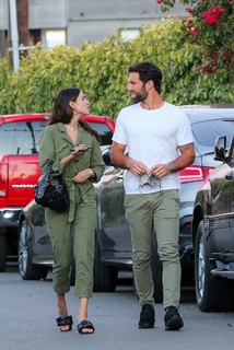 Eiza González feet photo thumbnail