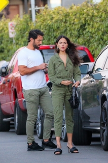 Eiza González feet photo thumbnail
