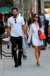 Eiza González feet photo thumbnail