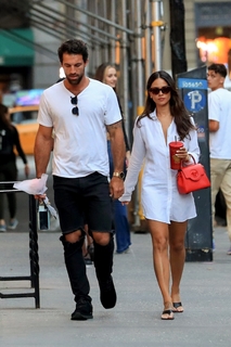 Eiza González feet photo thumbnail