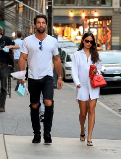 Eiza González feet photo thumbnail