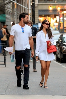 Eiza González feet photo thumbnail