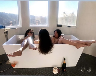 Eiza González feet photo thumbnail
