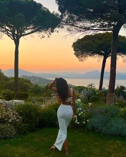 Eiza González feet photo thumbnail