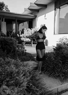 Eiza González feet photo thumbnail