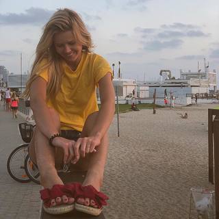 Ekaterina Kuznetsova feet photo thumbnail