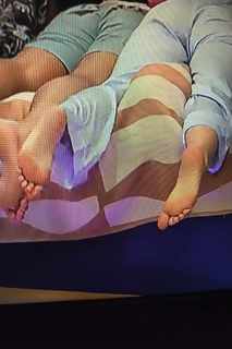Ekin-Su Cülcüloglu feet photo 9