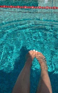 Ekin-Su Cülcüloglu feet photo 15