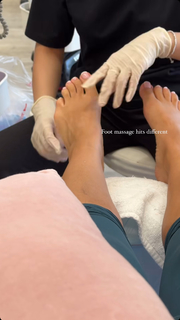 Ekin-Su Cülcüloglu feet photo 8