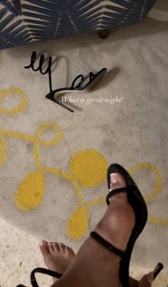 Ekin-Su Cülcüloglu feet photo 2