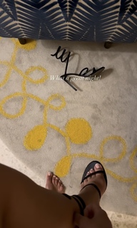 Ekin-Su Cülcüloglu feet photo 1