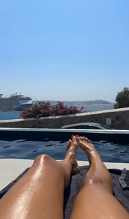 Ekin-Su Cülcüloglu feet photo 8