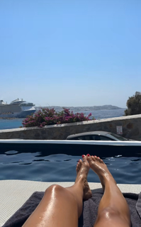 Ekin-Su Cülcüloglu feet photo 7