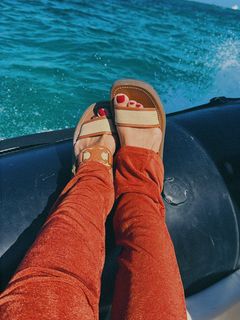 Ekin-Su Cülcüloglu feet photo 17