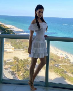 Ela Rumeysa Cebeci feet photo 3