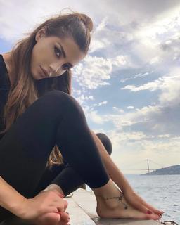 Ela Rumeysa Cebeci feet photo 14
