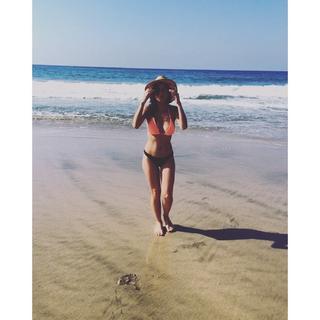 Ela Velden feet photo thumbnail