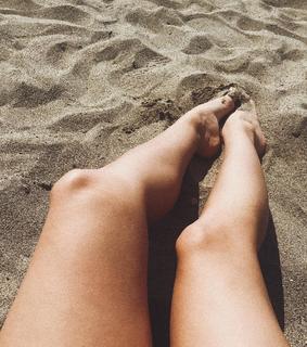 Ela Velden feet photo thumbnail