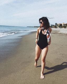 Ela Velden feet photo thumbnail