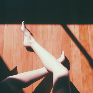 Ela Velden feet photo thumbnail