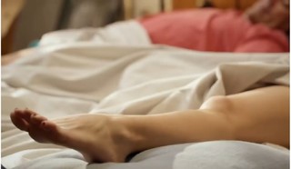 Ela Velden feet photo thumbnail