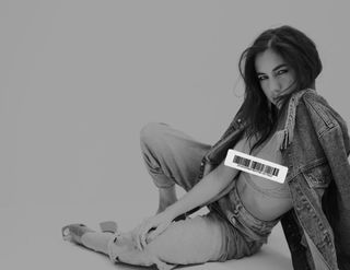 Ela Velden feet photo thumbnail