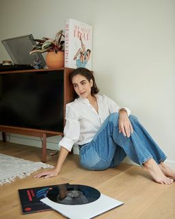 Ela Velden feet photo thumbnail