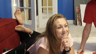 Elaina Keyes feet photo thumbnail