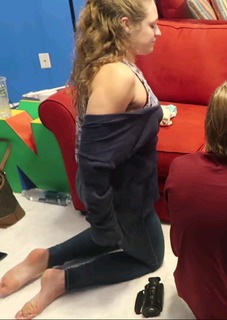 Elaina Keyes feet photo thumbnail