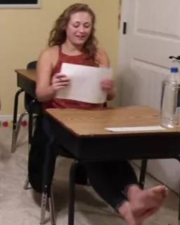 Elaina Keyes feet photo thumbnail