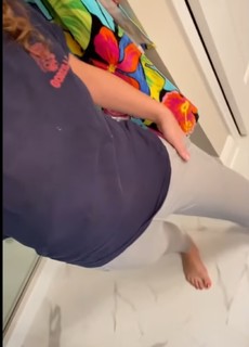 Elaina Keyes feet photo thumbnail