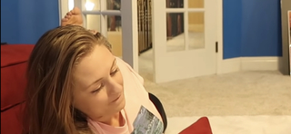 Elaina Keyes feet photo thumbnail