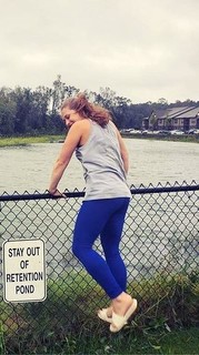 Elaina Keyes feet photo thumbnail