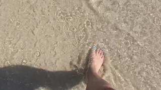 Elaina Keyes feet photo thumbnail