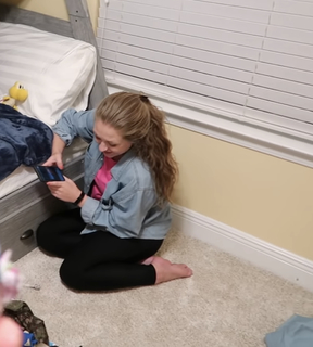 Elaina Keyes feet photo thumbnail