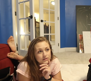 Elaina Keyes feet photo thumbnail