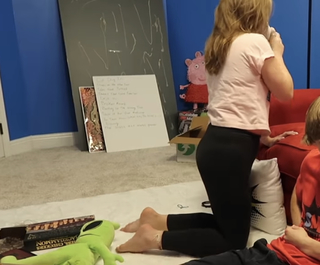 Elaina Keyes feet photo thumbnail