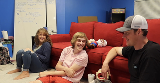 Elaina Keyes feet photo thumbnail