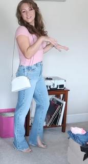 Elaina Keyes feet photo thumbnail