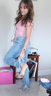 Elaina Keyes feet photo thumbnail