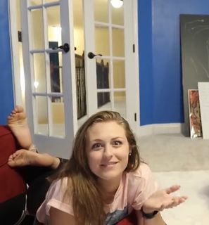 Elaina Keyes feet photo thumbnail