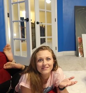 Elaina Keyes feet photo thumbnail