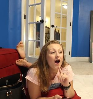 Elaina Keyes feet photo thumbnail