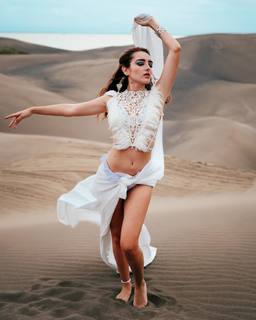 Elaine Haro feet photo thumbnail