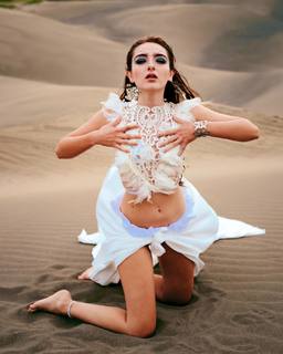 Elaine Haro feet photo thumbnail