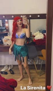 Elaine Haro feet photo thumbnail