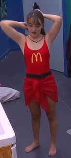 Elaine Haro feet photo thumbnail