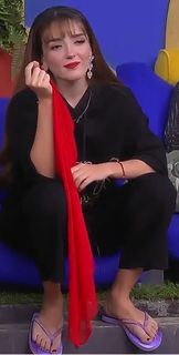 Elaine Haro feet photo thumbnail